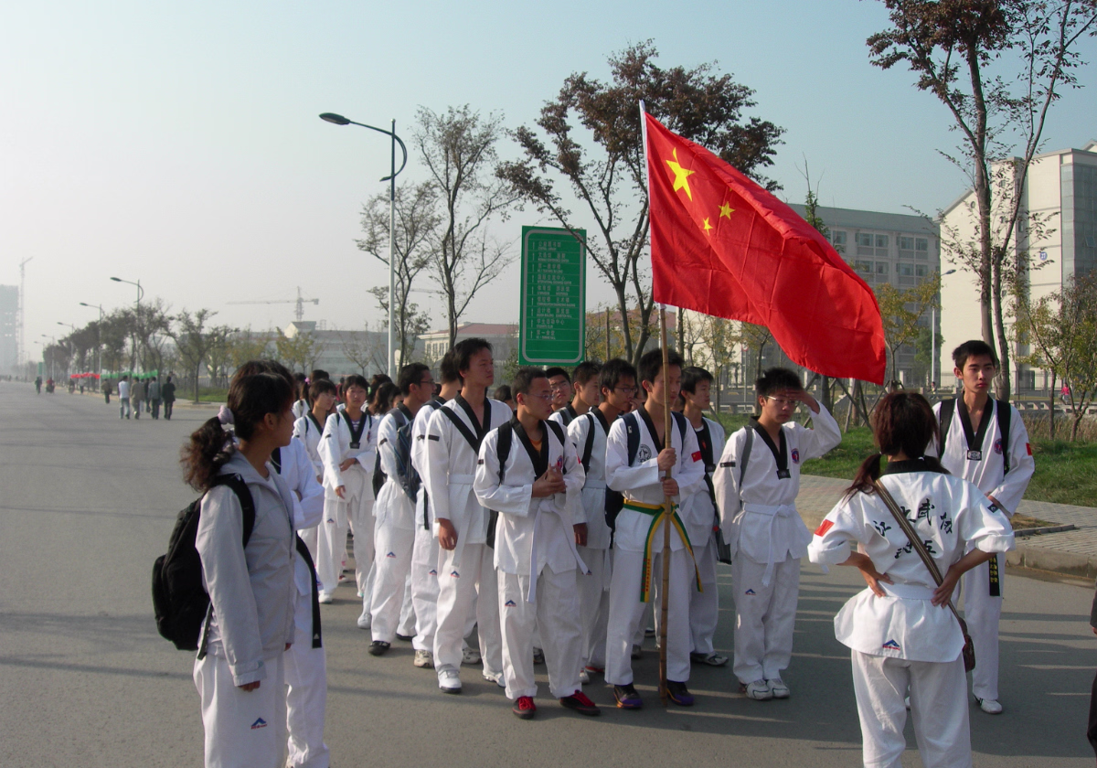 Taekwondo Outing Taekwondo Outing Hanhan joined the university martial arts club. We went on an outing to Tai Lake.