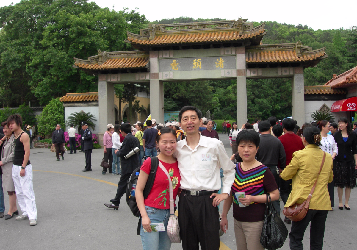 Turtle Head Island Turtle Head Island Turtle Head Island is in Tai Lake near our home and quite the popular tourist destination.