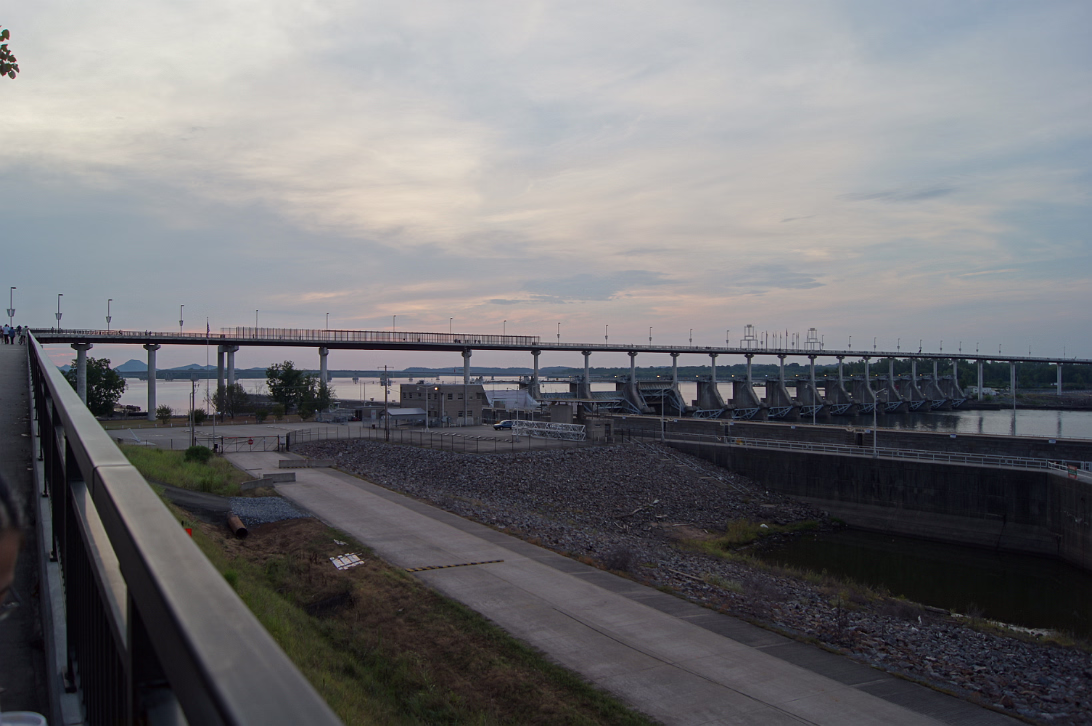 Big_Dam_Bridge-001