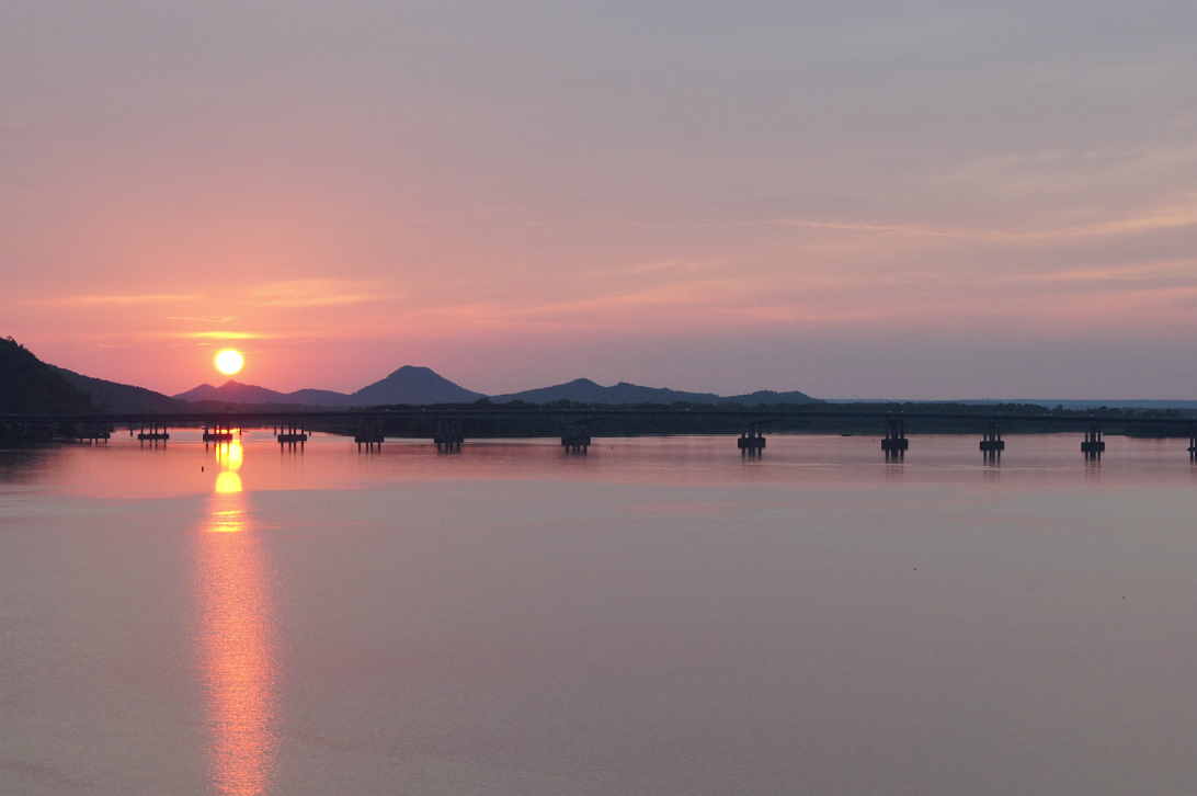 Big_Dam_Bridge-014