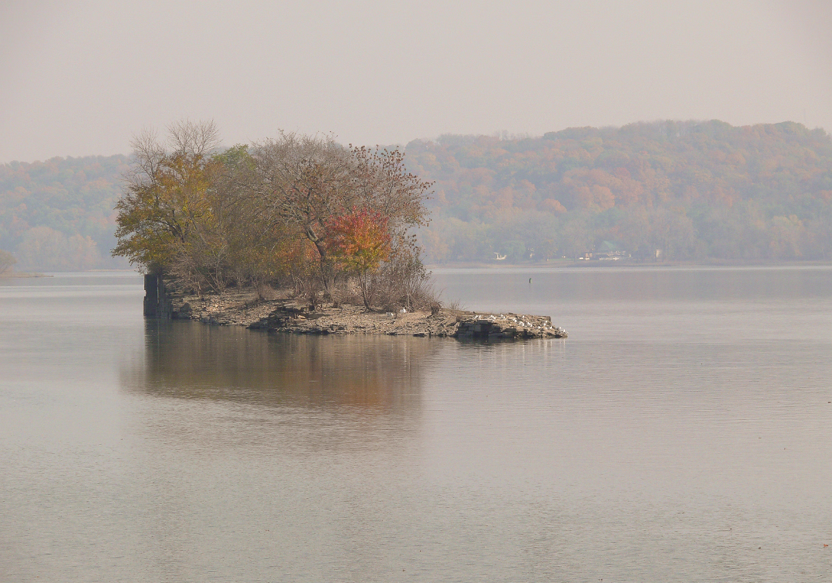 Autumn In Illinois Autumn In Illinois On a nice autumn day, we drove up the Illinois River to enjoy the sights.